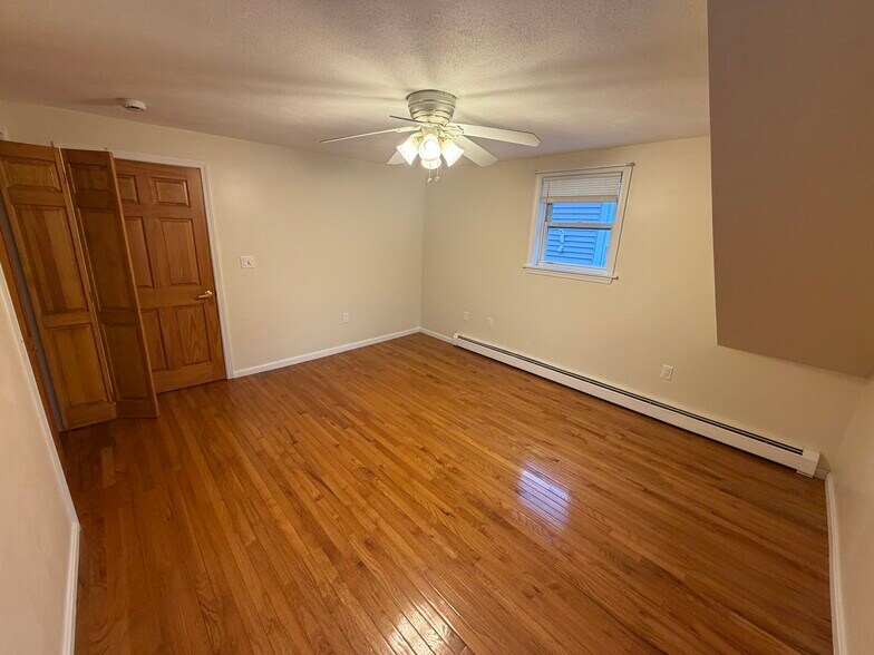 Building Photo - 67 Oak St