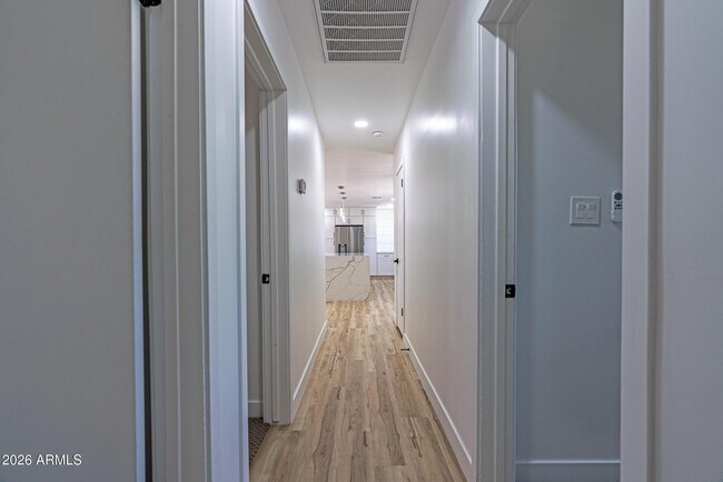 Building Photo - 3035 E Heatherbrae Dr