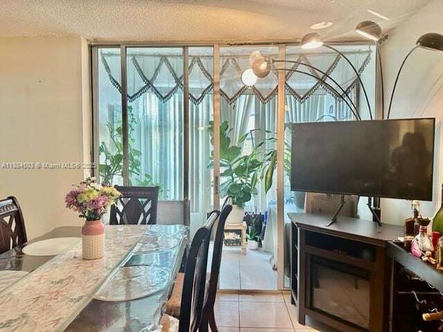Building Photo - 9450 Live Oak Pl