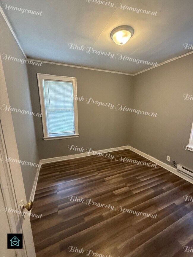 Building Photo - 14814 Sussex St