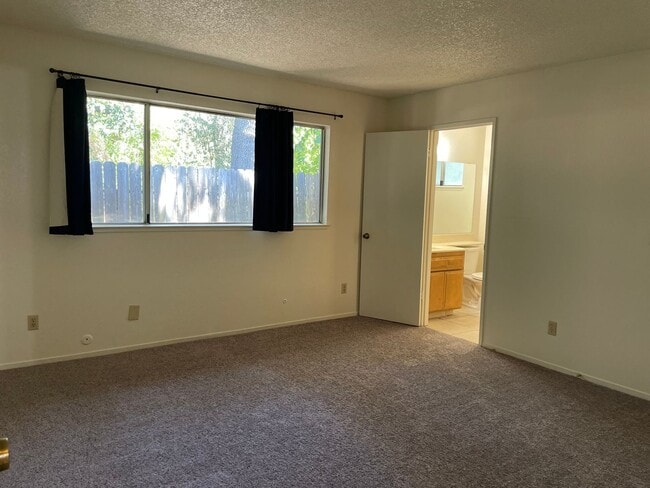 Building Photo - 4830 Suncrest Way