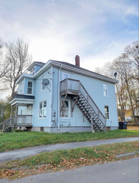 Primary Photo - 689 Main St