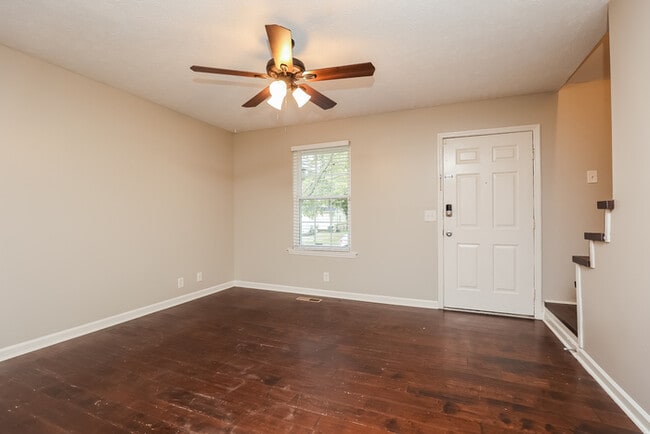 Building Photo - 3200 Lakeford Dr