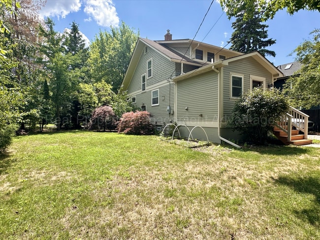 Building Photo - Craftsman Style, Modern Amenities Steps from Main St.