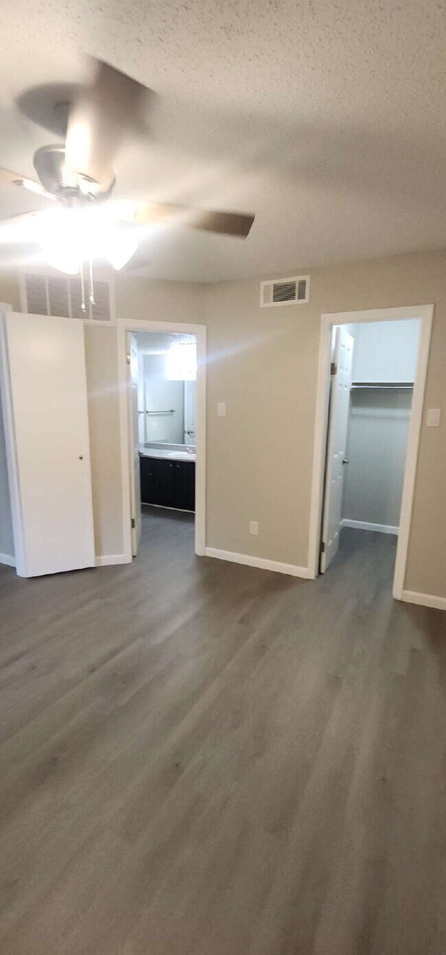 Building Photo - Charming 1-Bedroom Condo in Gated North Da...