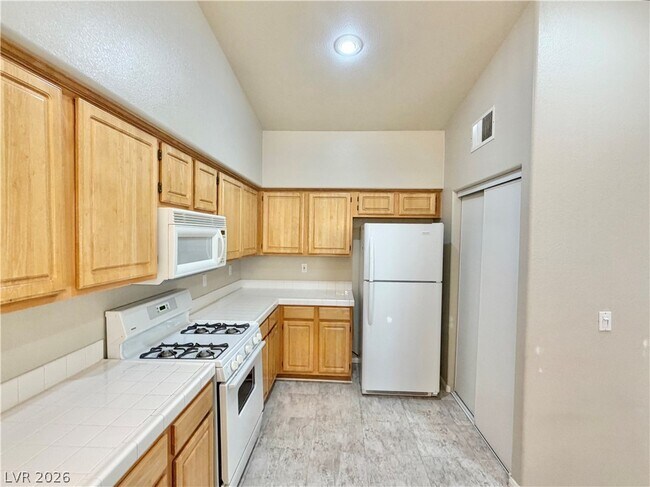 Building Photo - 4930 Black Bear Rd