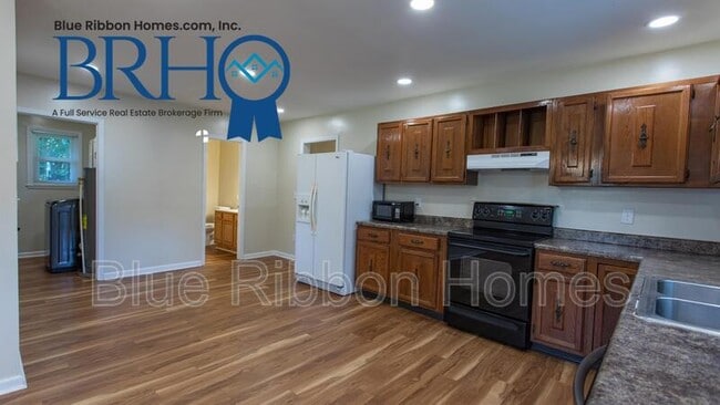 Building Photo - 605 Victory St NW