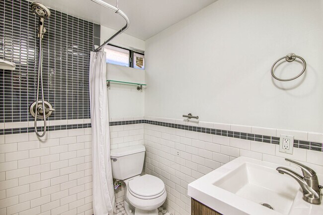 Building Photo - Manhattan Heights Historic District Gorgeo...
