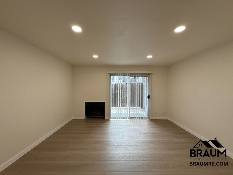 Building Photo - 14257 Friar St