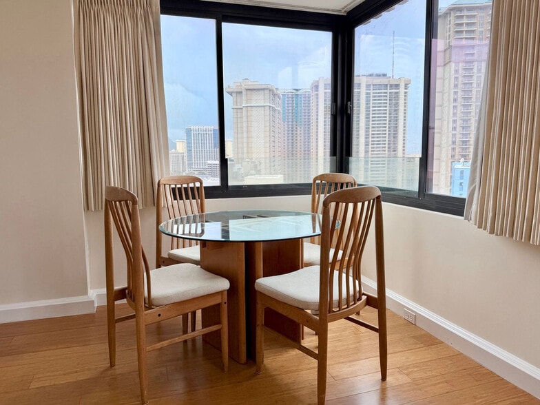 Building Photo - 343 Hobron Ln