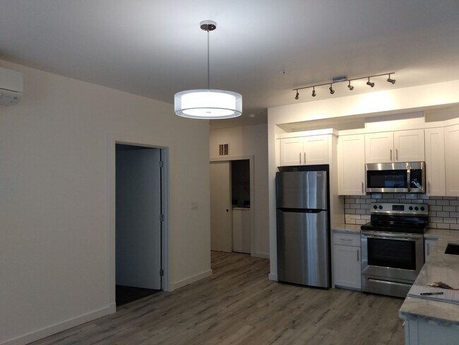 Building Photo - Pre-Lease This Beautiful 1 Bed 1 Bath + Den | In-Unit Washer/Dryer | AC
