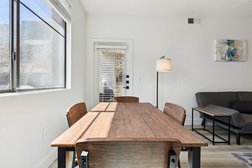 Building Photo - 6610 N 93rd Ave