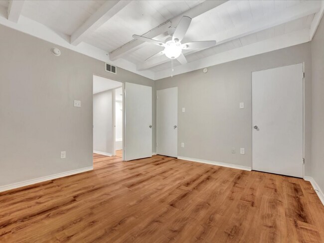 Building Photo - 208 E Starr Ave