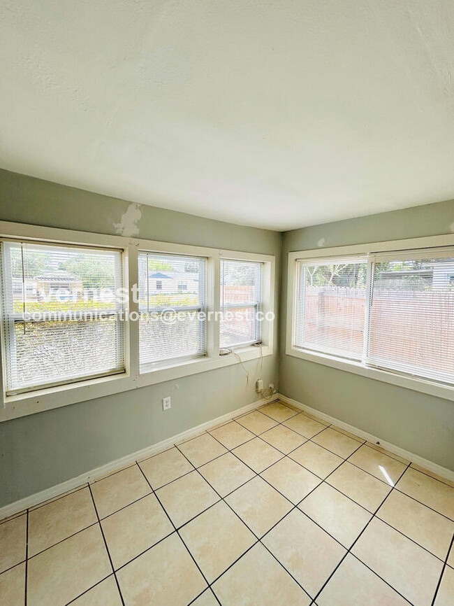 Building Photo - 3019 W Meadow St