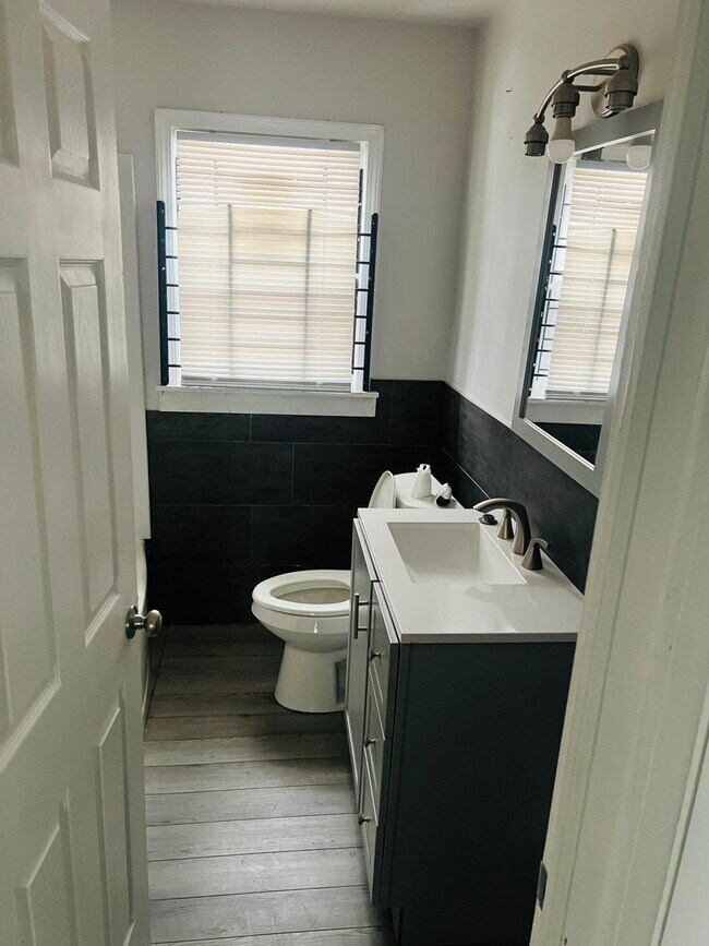 Building Photo - 14622 Frankfort St