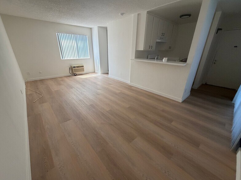 Building Photo - 8539 De Soto Ave