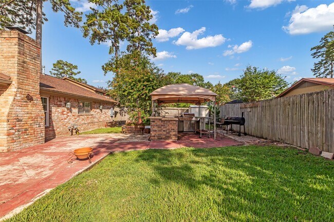 Building Photo - 23826 Farm Hill Dr