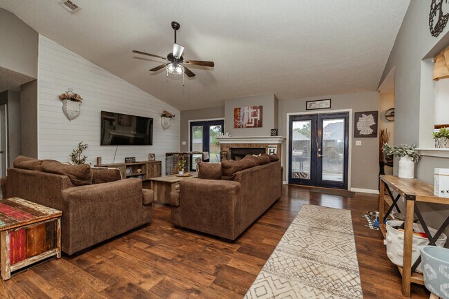 Building Photo - 425 Whirlaway Ct
