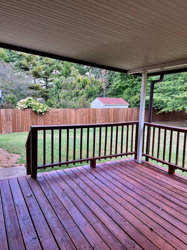 Building Photo - AVAILABLE NOW! 3 Bedroom Home Available of...