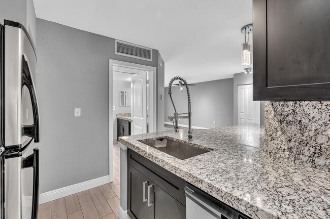 Building Photo - 2803 N Oakland Forest Dr