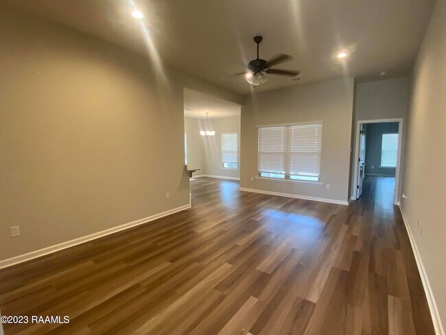 Building Photo - 204 Sparkling Meadows Ln