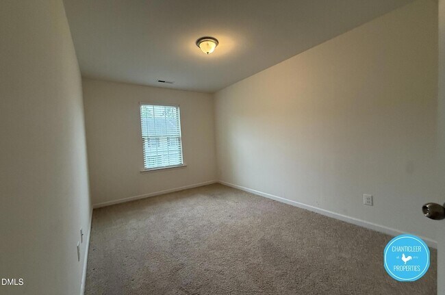 Building Photo - 49 E Grove Point Dr