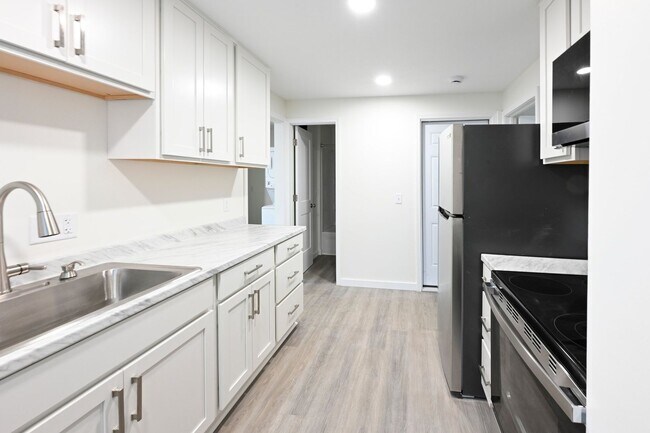 Building Photo - 108 Western Ave