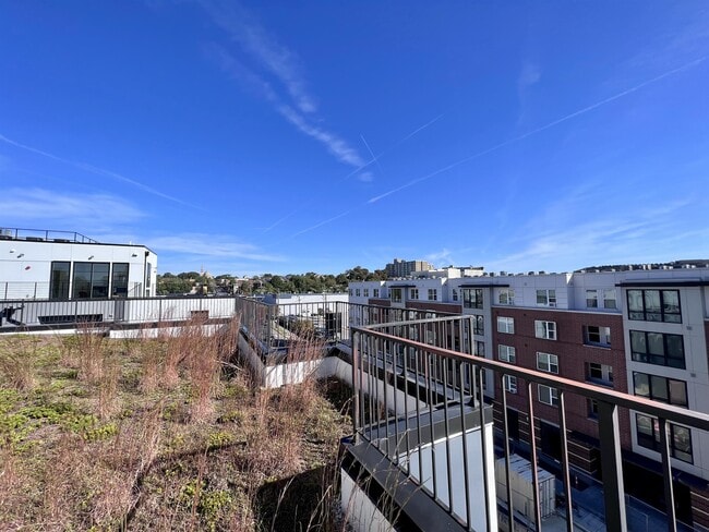 Building Photo - 340 Adams St NE