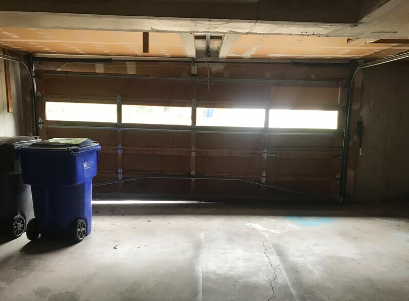 Building Photo - 721 W Bowling Rd