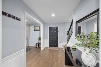 Building Photo - 827 Thicket Ln