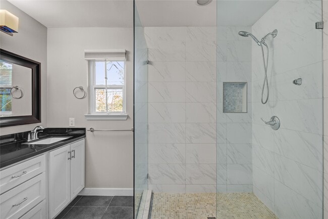 Building Photo - 10303 Greenwillow Dr