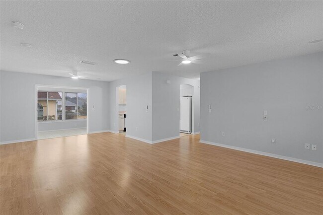 Building Photo - 807 Ramos Dr