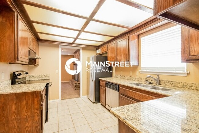 Building Photo - 3 Bedroom Pet-Friendly Home in Oklahoma City, OK with Main Street Renewal