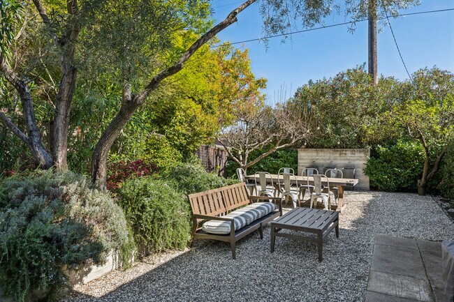 Building Photo - 1810 Quail Ct