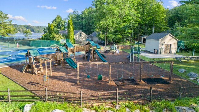 Building Photo - 421 E Hyerdale Dr