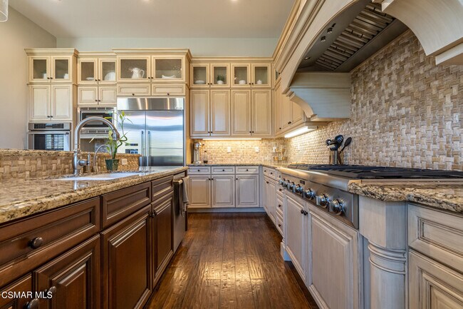Building Photo - 835 Via Sedona