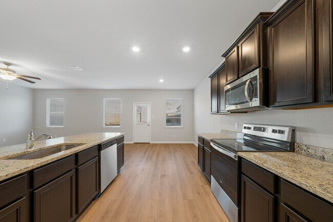 Building Photo - Spacious 3-Bed Townhome with Garage & Fenced Yard in New Braunfels – 1,920 Sq Ft!