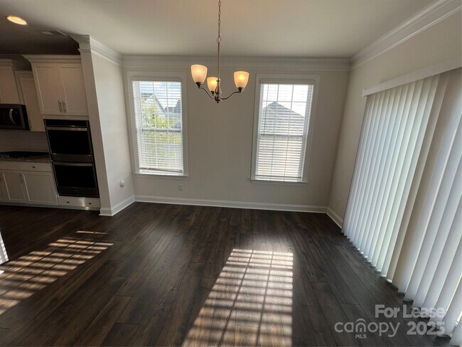 Building Photo - 196 Longleaf Dr