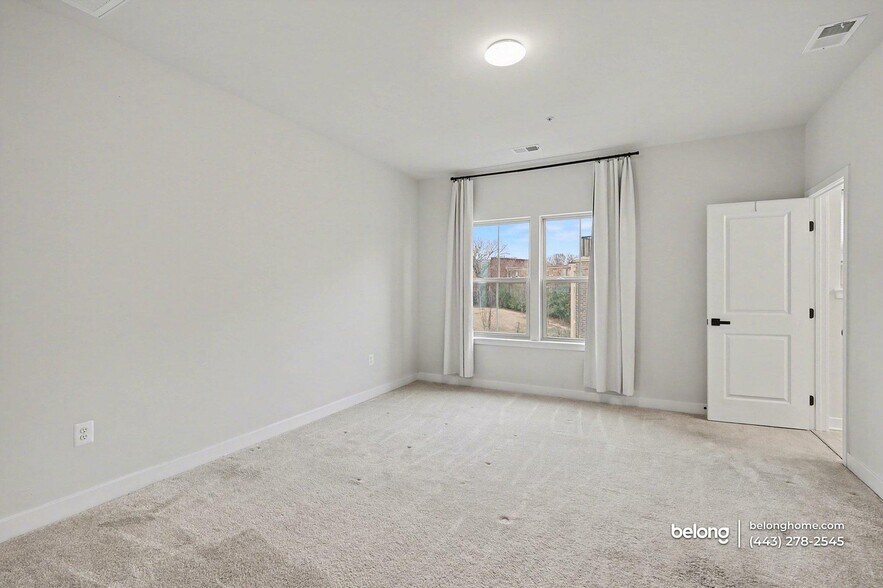 Building Photo - 6118 Northwest Dr