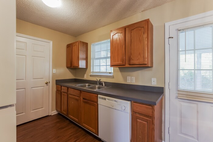Building Photo - 6417 Rockwell Blvd