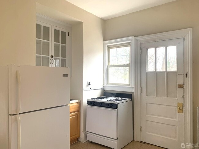 Building Photo - 207 Woodbridge Ave
