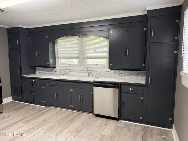 Building Photo - 611 Everette St