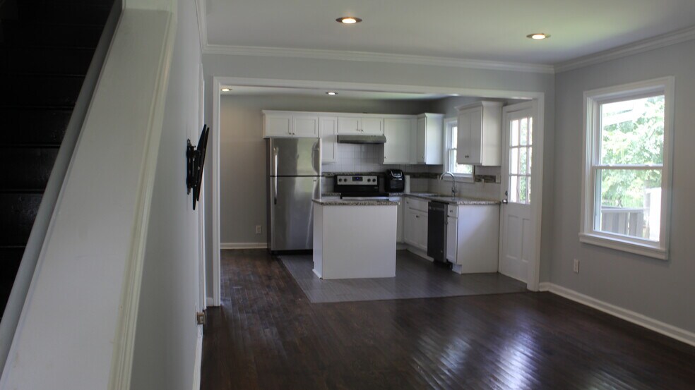Main Floor - 2637 Semmes St