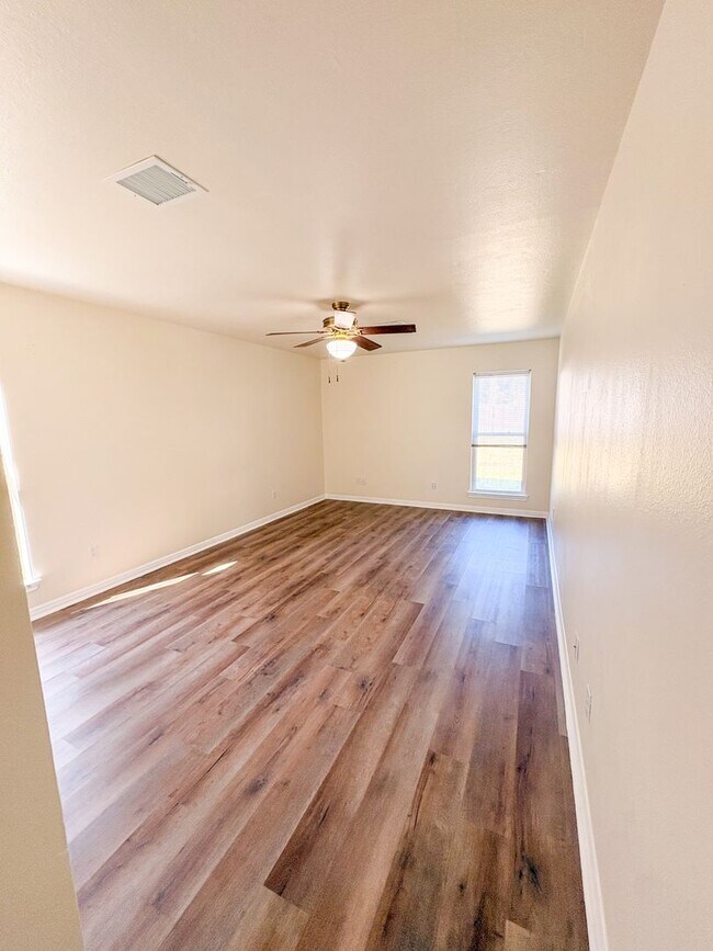 Building Photo - 1221 Walden St