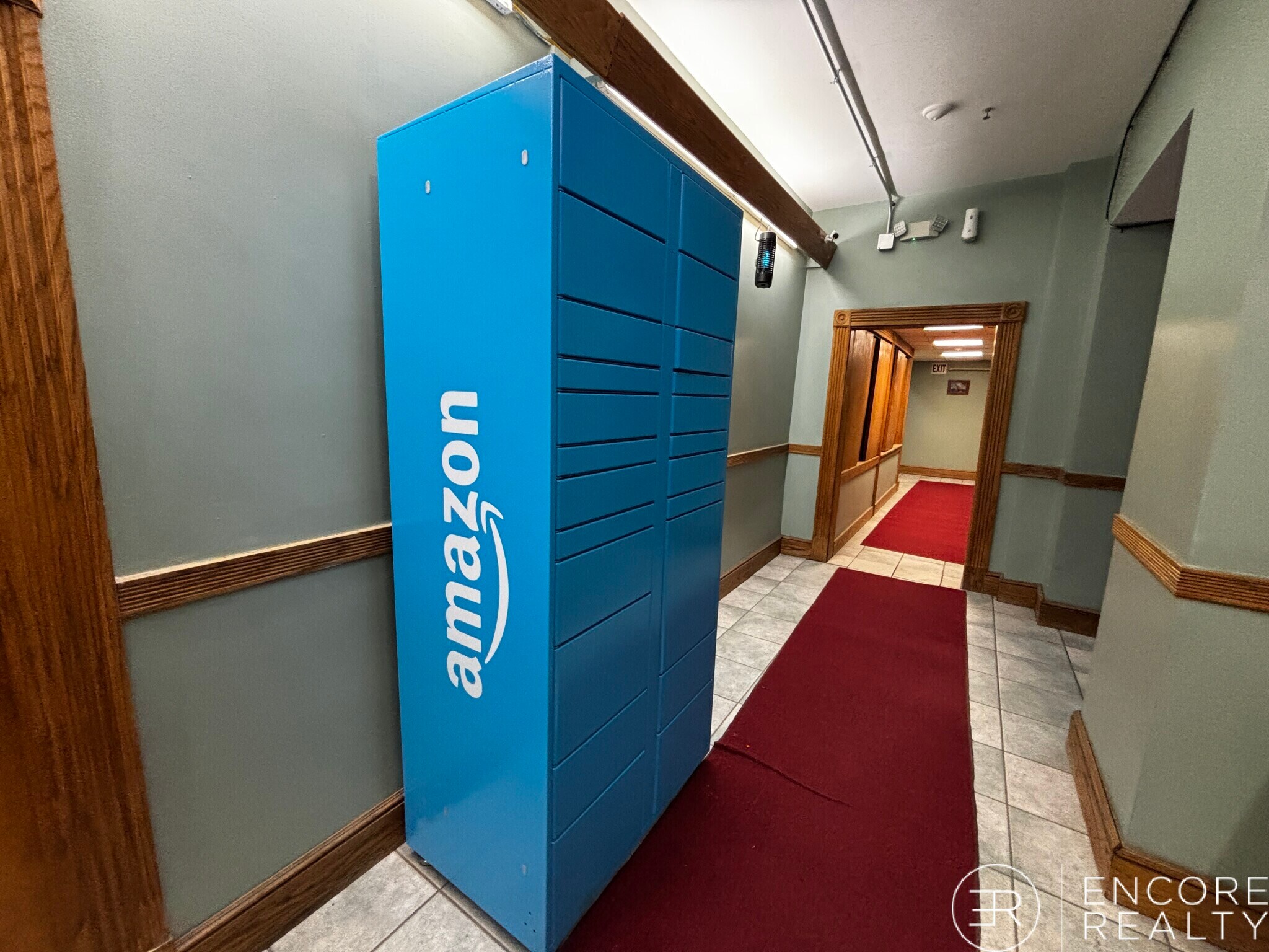 Building Photo - 376 Riverway