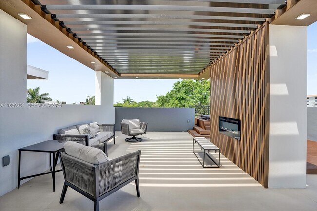 Building Photo - 1825 NE 26th Ave