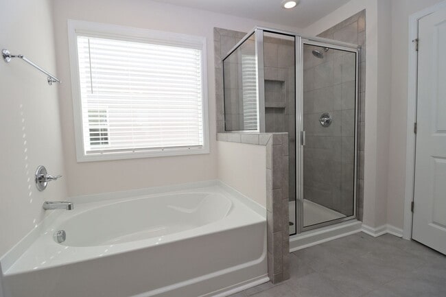 Building Photo - Spacious 3BR Home with Community Pool!