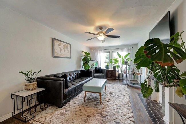 Building Photo - 3801 NW 25th St