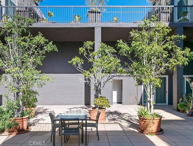 Building Photo - 1745 Camino Palmero St