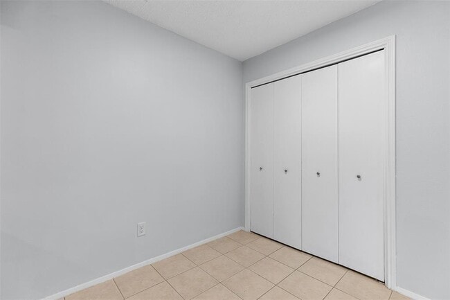 Building Photo - 618 Rollingway Dr